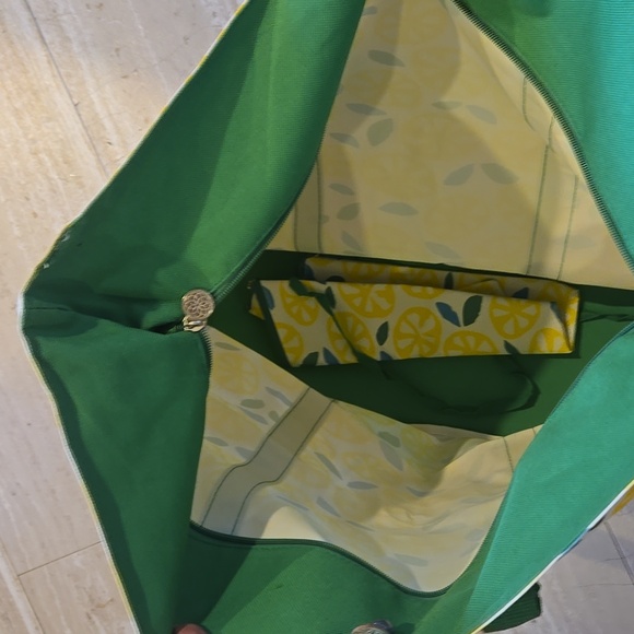 New Tri-Coastal Designs Lemon Print Oversized Lemon Tote Bag - Picture 7 of 9